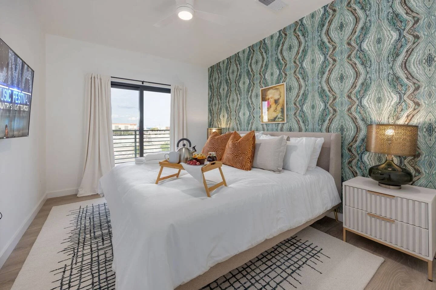 Queen suite with skyline view