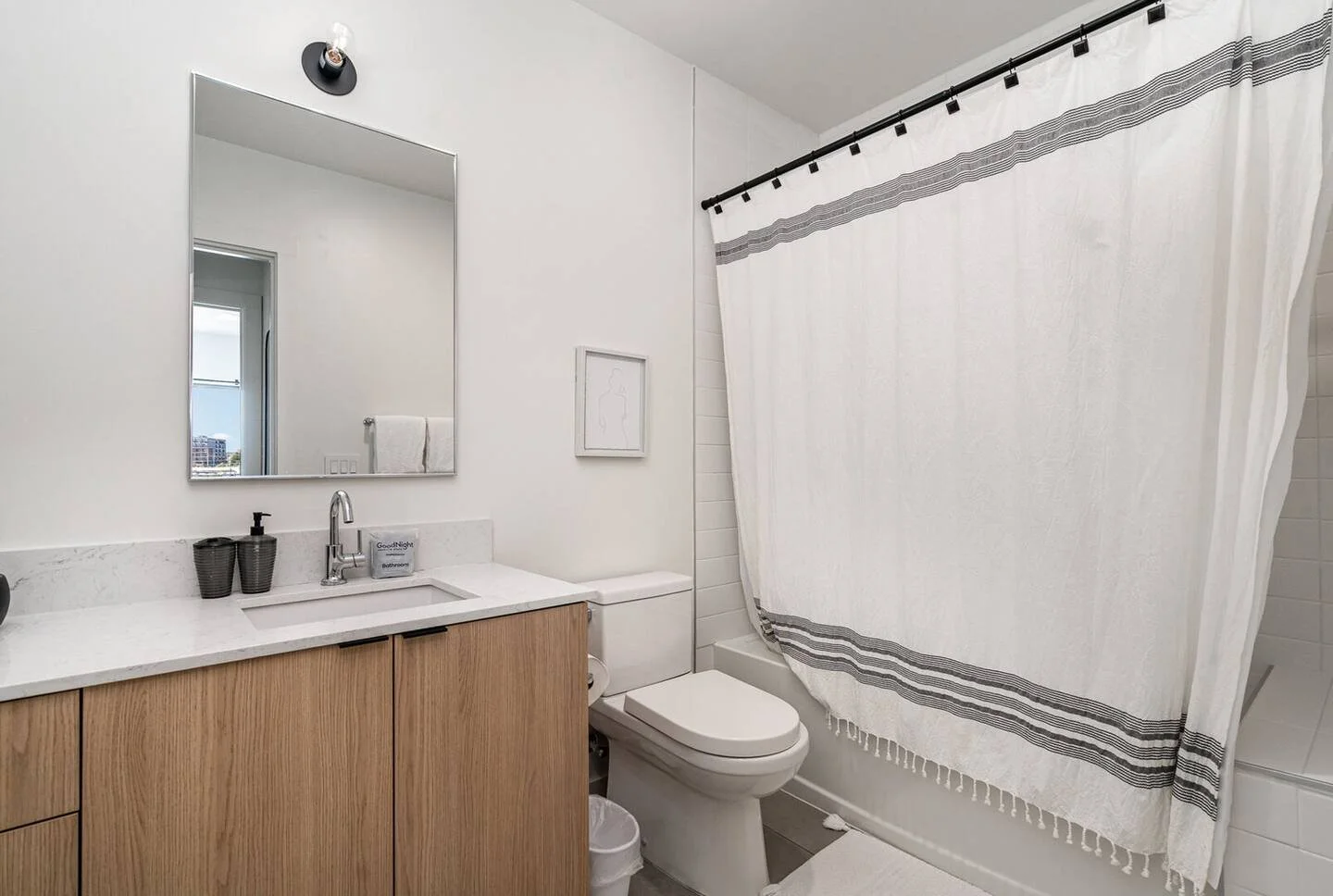 Modern bath with skyline light